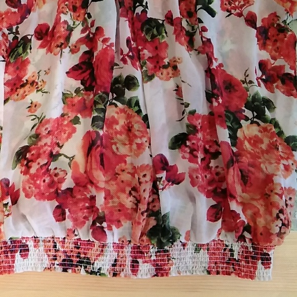 Red floral blouse - Picture 2 of 4